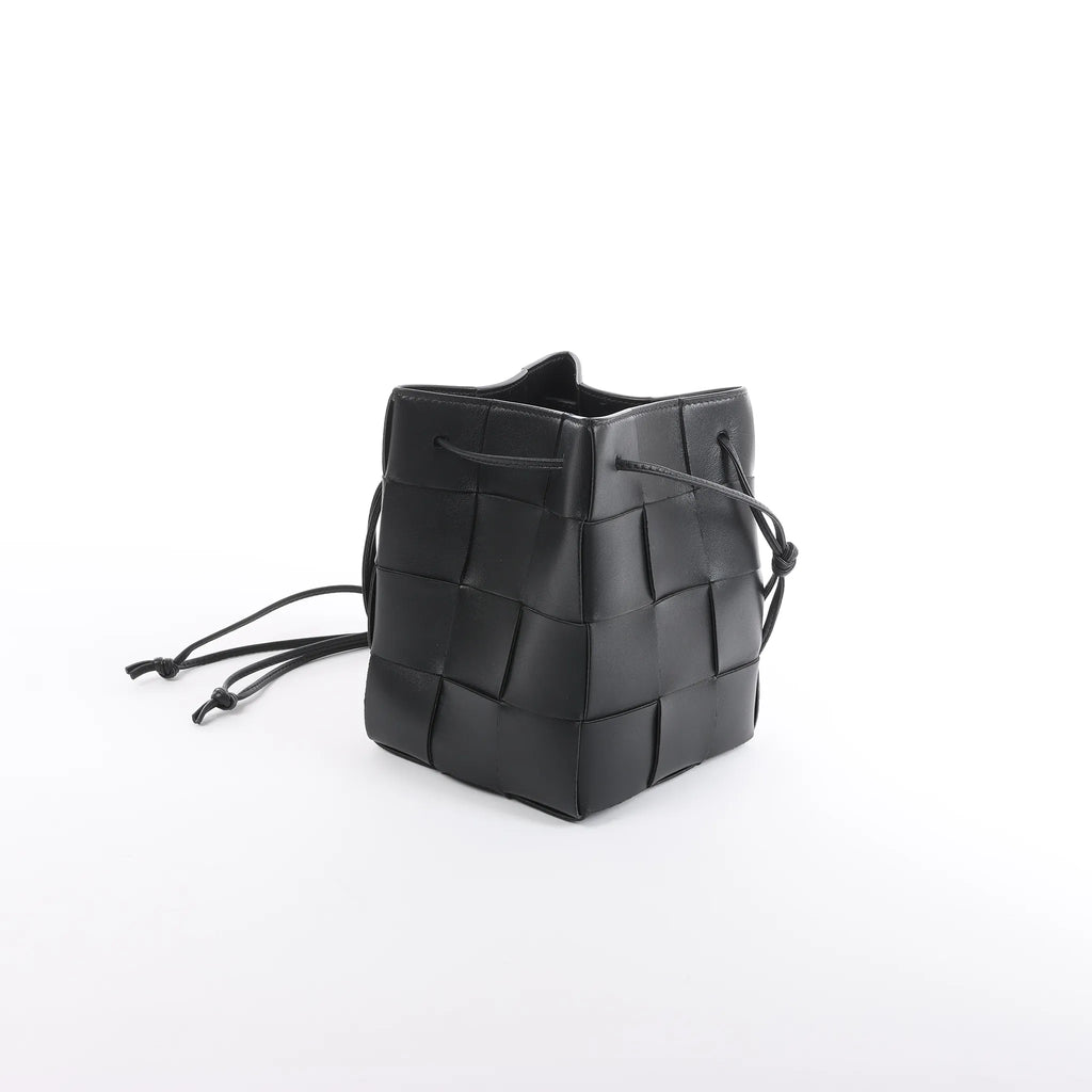 Bottega Veneta Cassette Mini Bucket Maxi Intrecciato Leather Handbag in Black