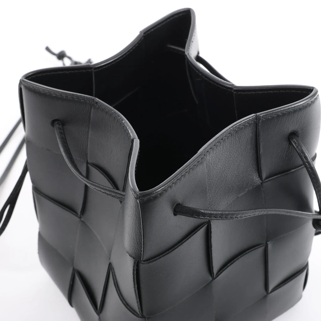 Bottega Veneta Cassette Mini Bucket Maxi Intrecciato Leather Handbag in Black
