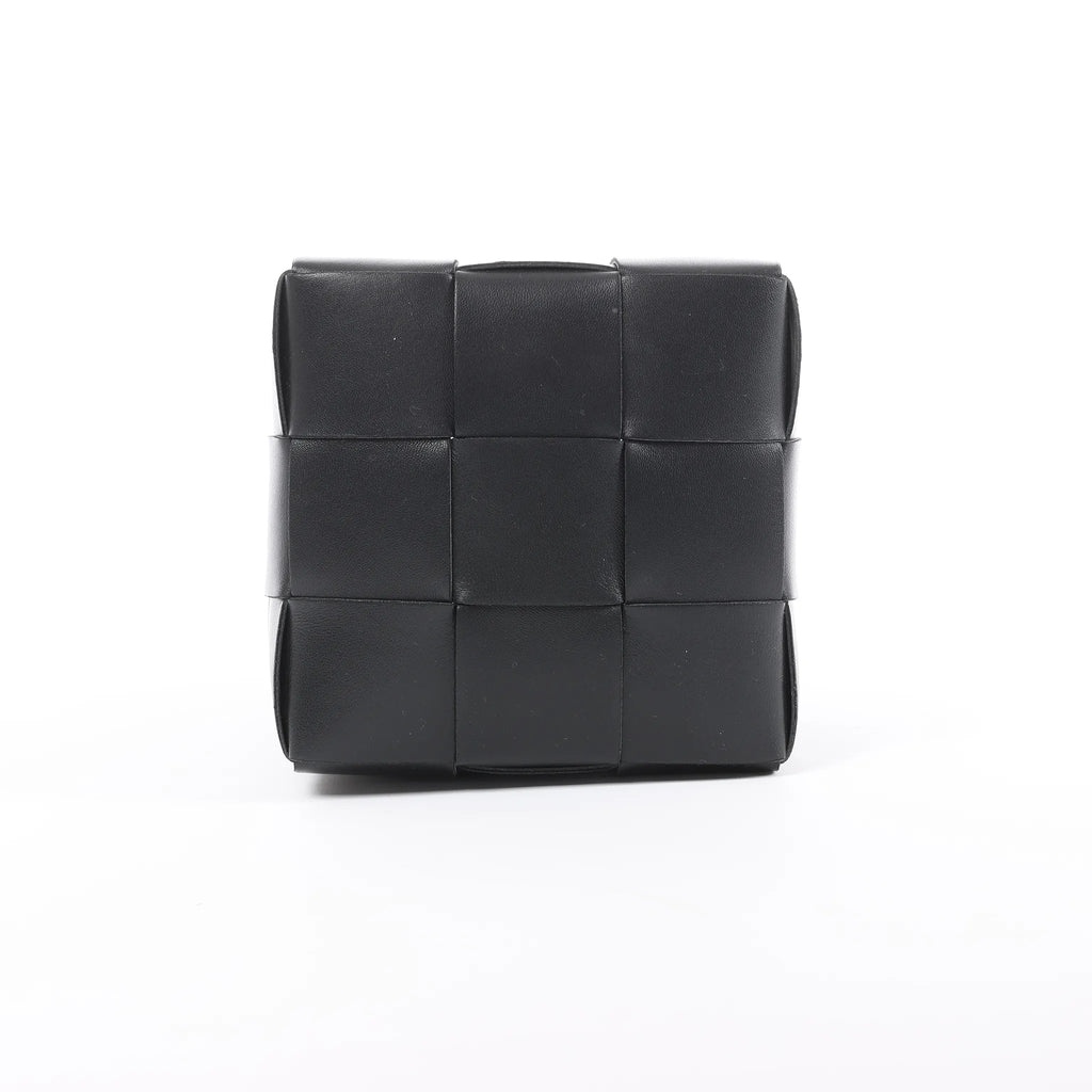 Bottega Veneta Cassette Mini Bucket Maxi Intrecciato Leather Handbag in Black