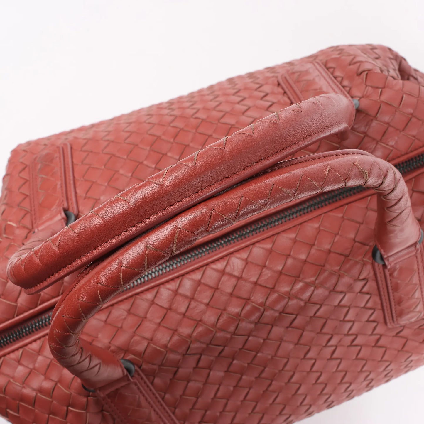 Bottega Veneta Intrecciato Leather Handbag in Dusty Red
