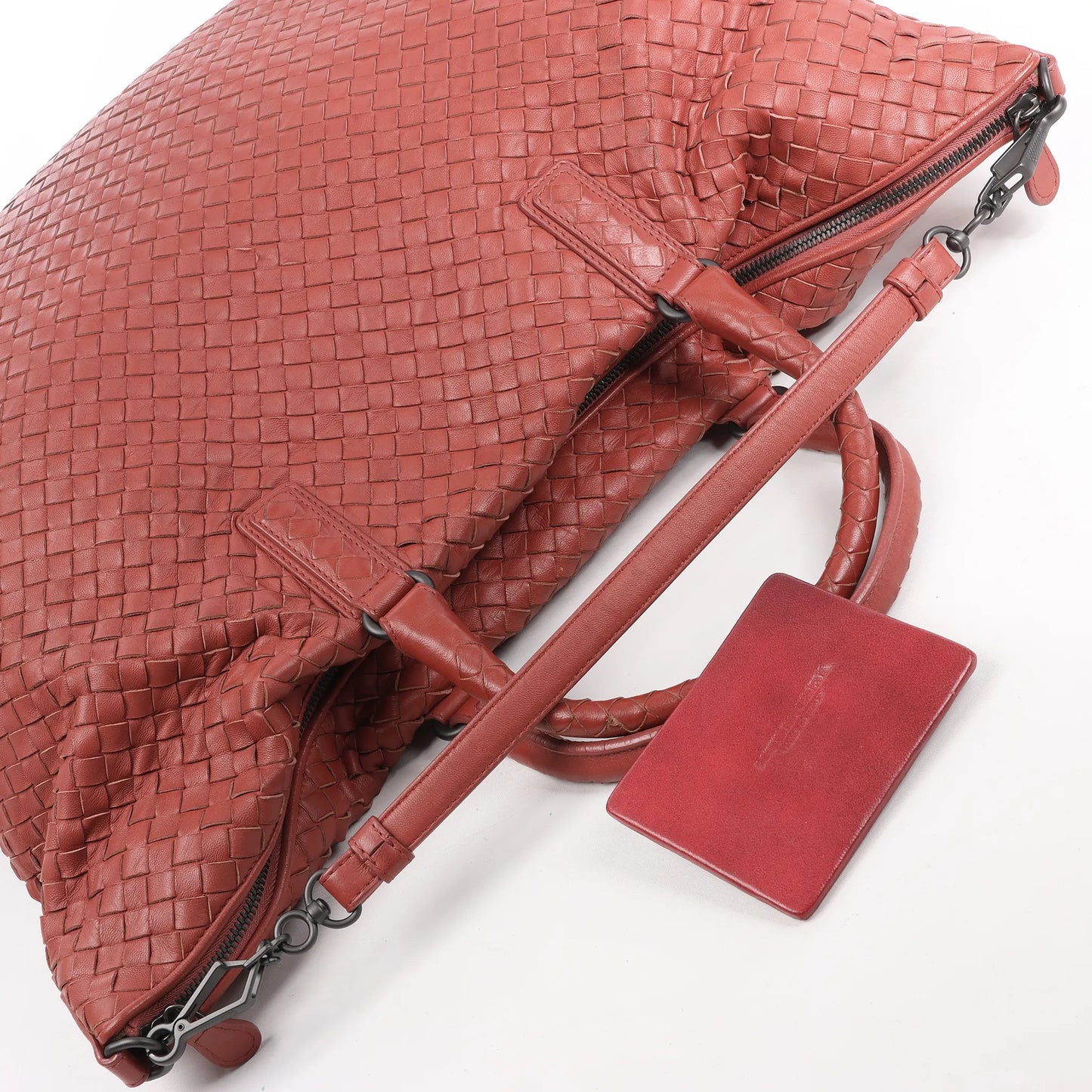 Bottega Veneta Intrecciato Leather Handbag in Dusty Red
