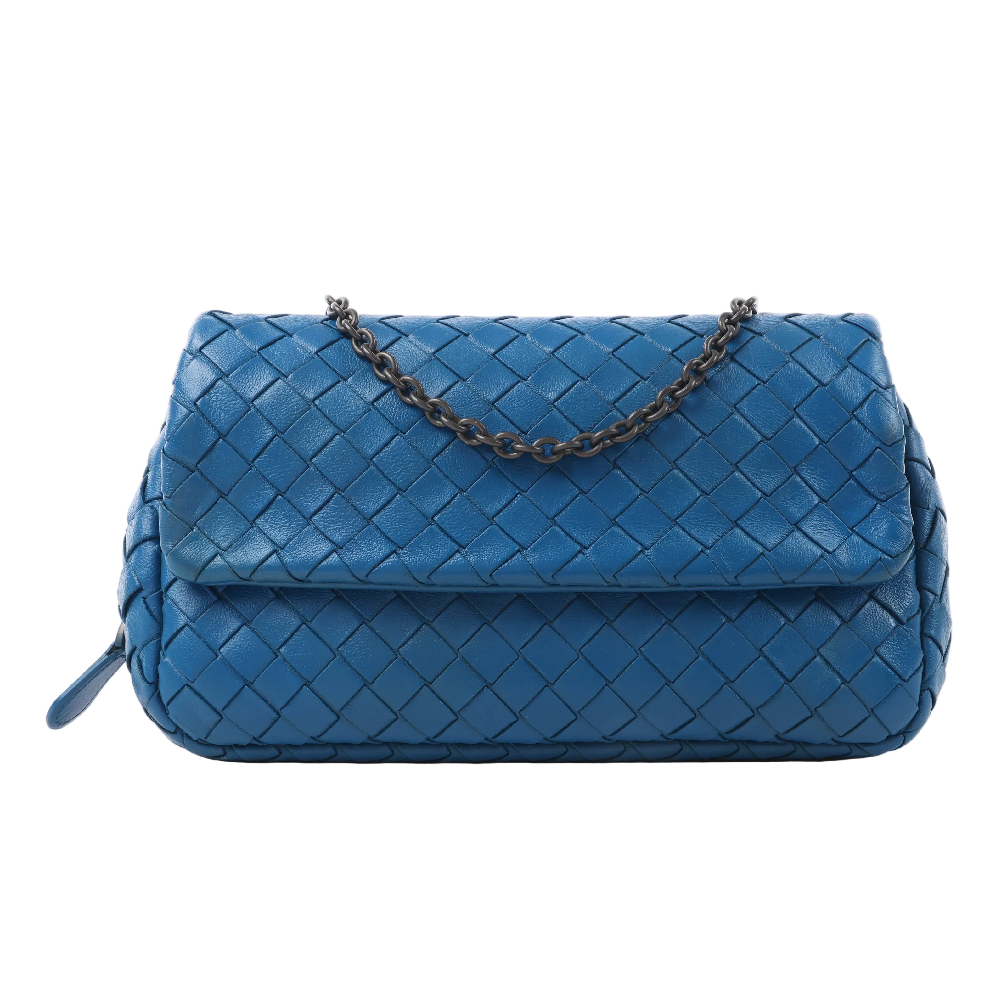 Bottega Veneta shoulder bag in blue Intrecciato woven leather featuring a flap front, dark gunmetal chain strap, and soft rounded silhouette.