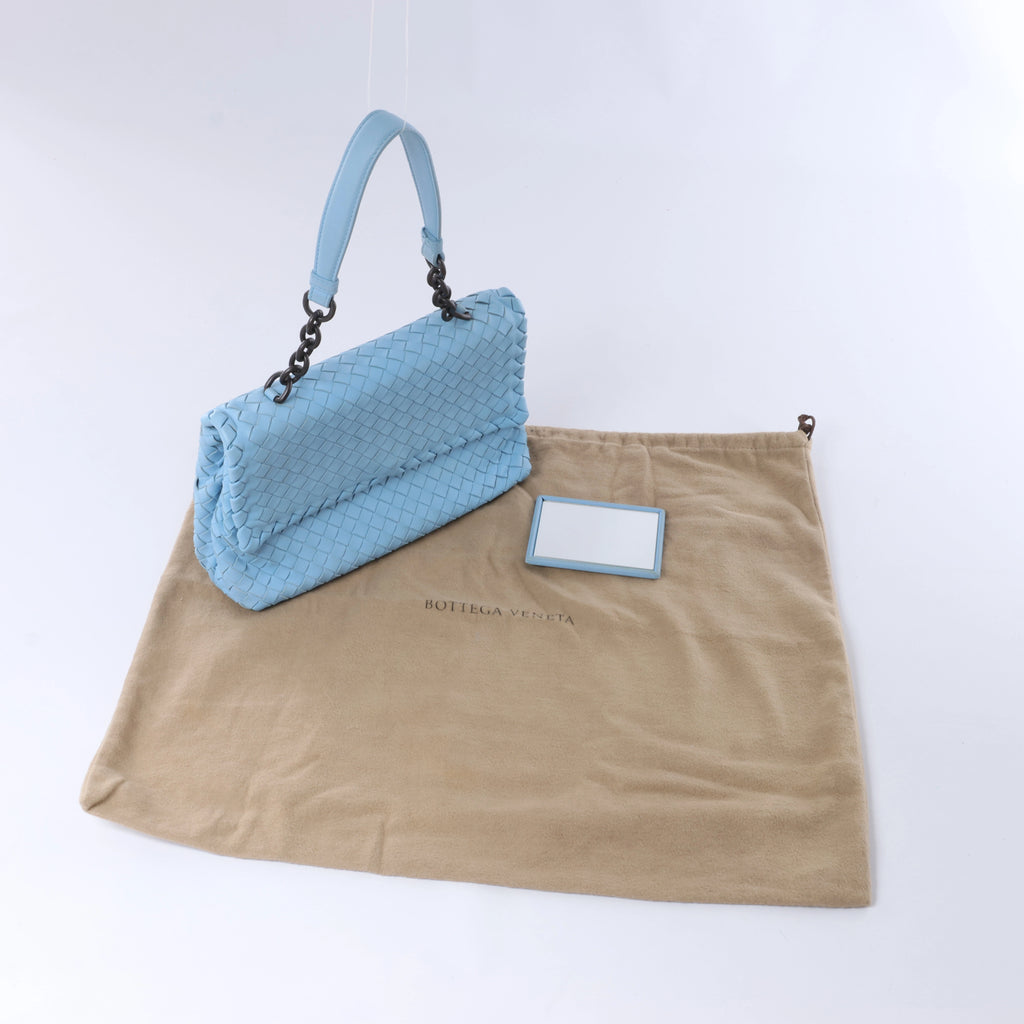 Bolso cruzado Bottega Veneta Cassette Maxi Intrecciato de piel en color beis