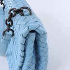 Bolso cruzado Bottega Veneta Cassette Maxi Intrecciato de piel en color beis