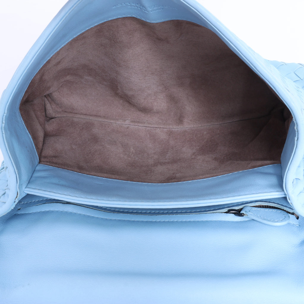 Bolso cruzado Bottega Veneta Cassette Maxi Intrecciato de piel en color beis