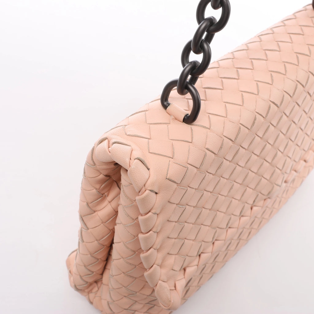 Bolso de hombro de cuero Intrecciato Bottega Veneta en rosa