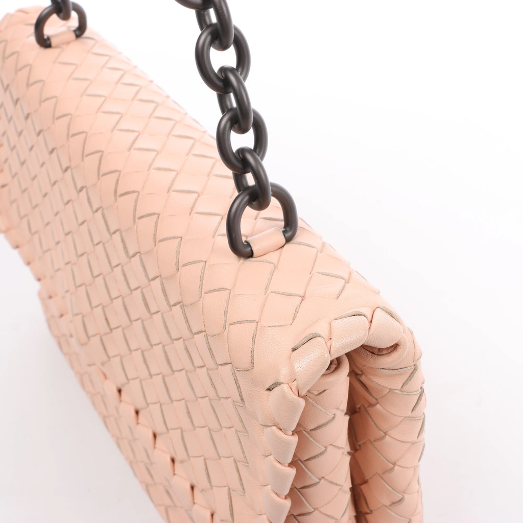 Bolso de hombro de cuero Intrecciato Bottega Veneta en rosa