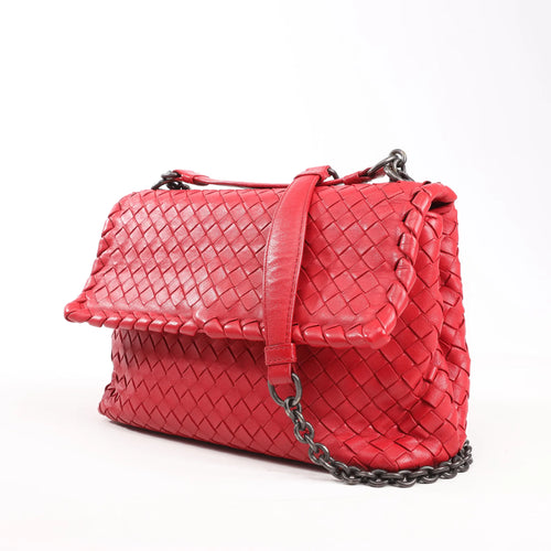 Bolso de hombro de cuero Intrecciato de Bottega Veneta en rojo