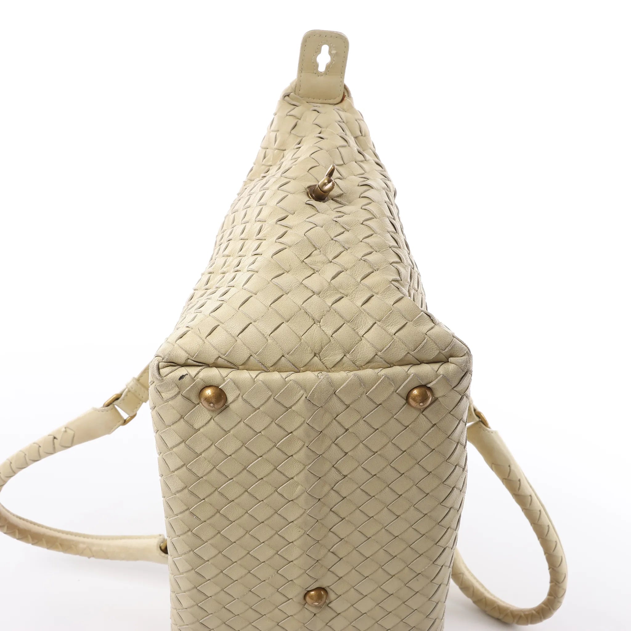 Bottega Veneta Montaigne  Intrecciato Leather Shoulder Bag in Beige 173398
