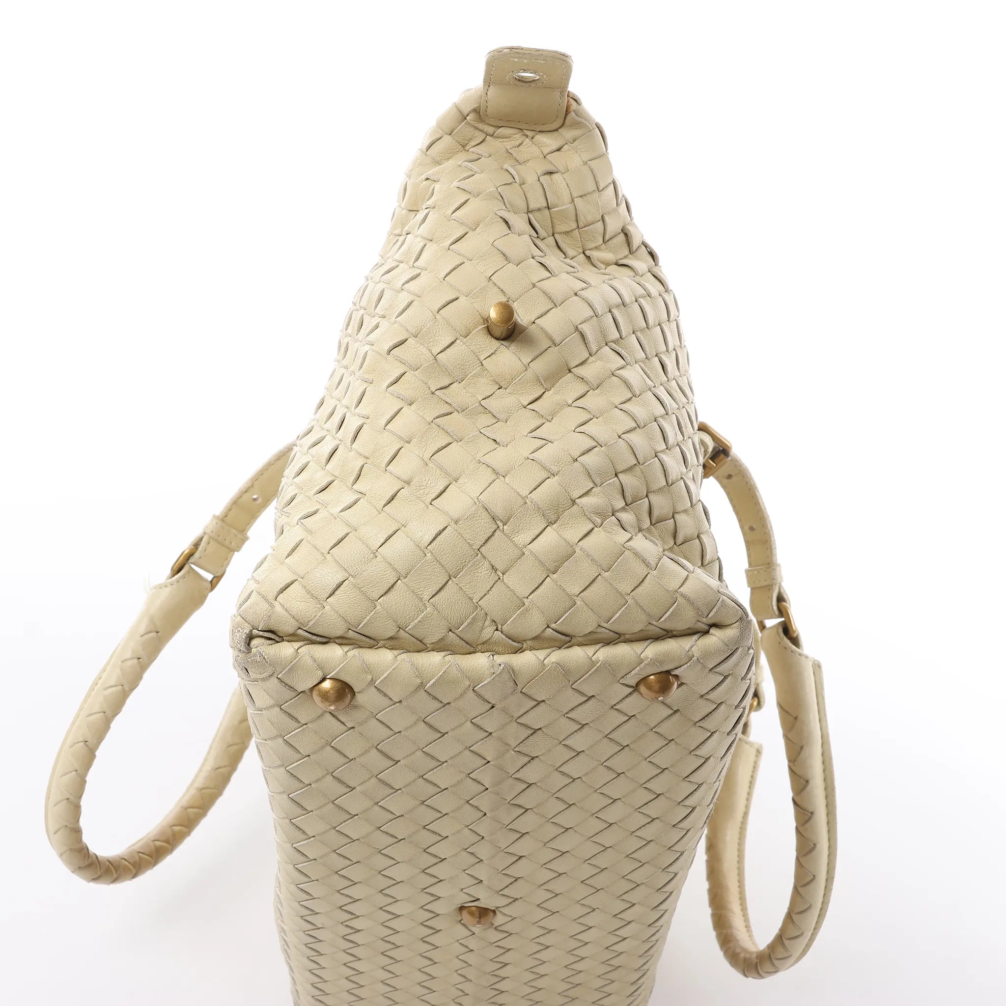 Bottega Veneta Montaigne  Intrecciato Leather Shoulder Bag in Beige 173398