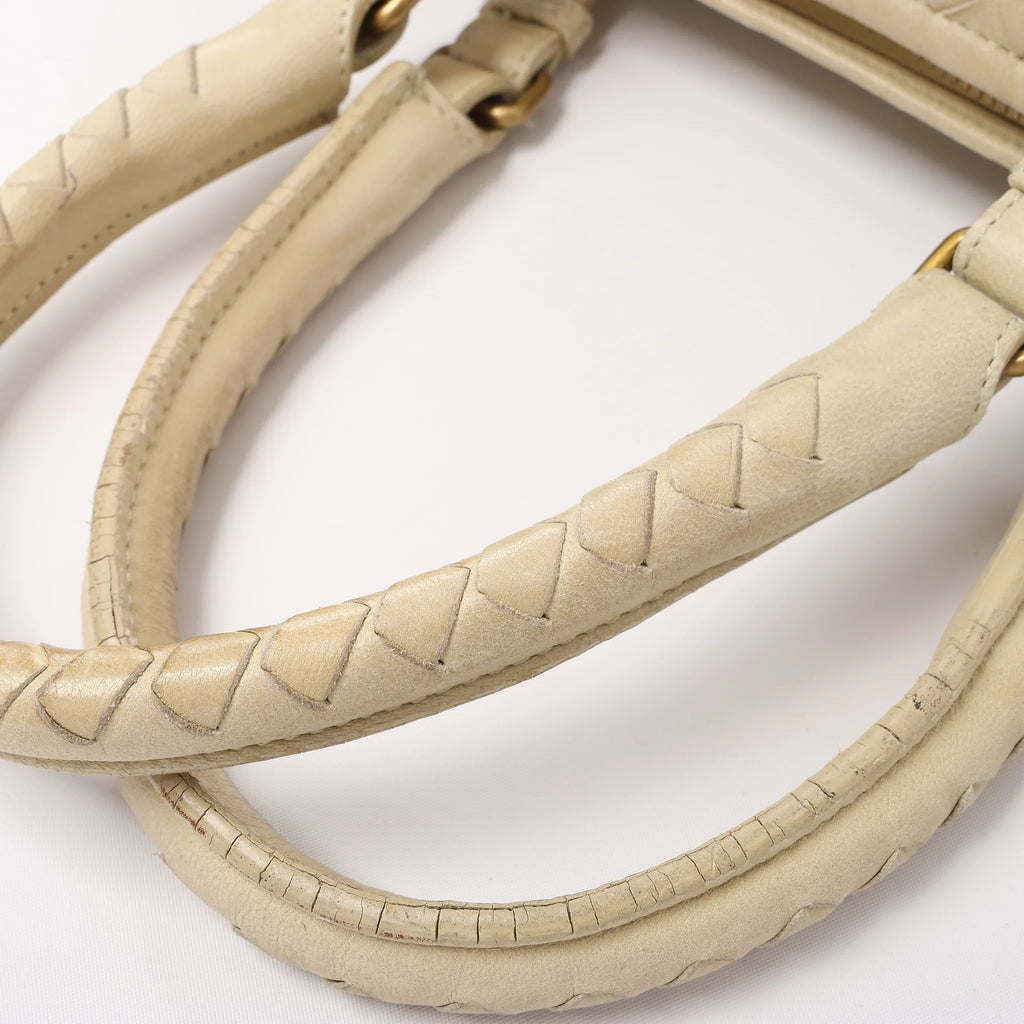 Bottega Veneta Montaigne  Intrecciato Leather Shoulder Bag in Beige 173398