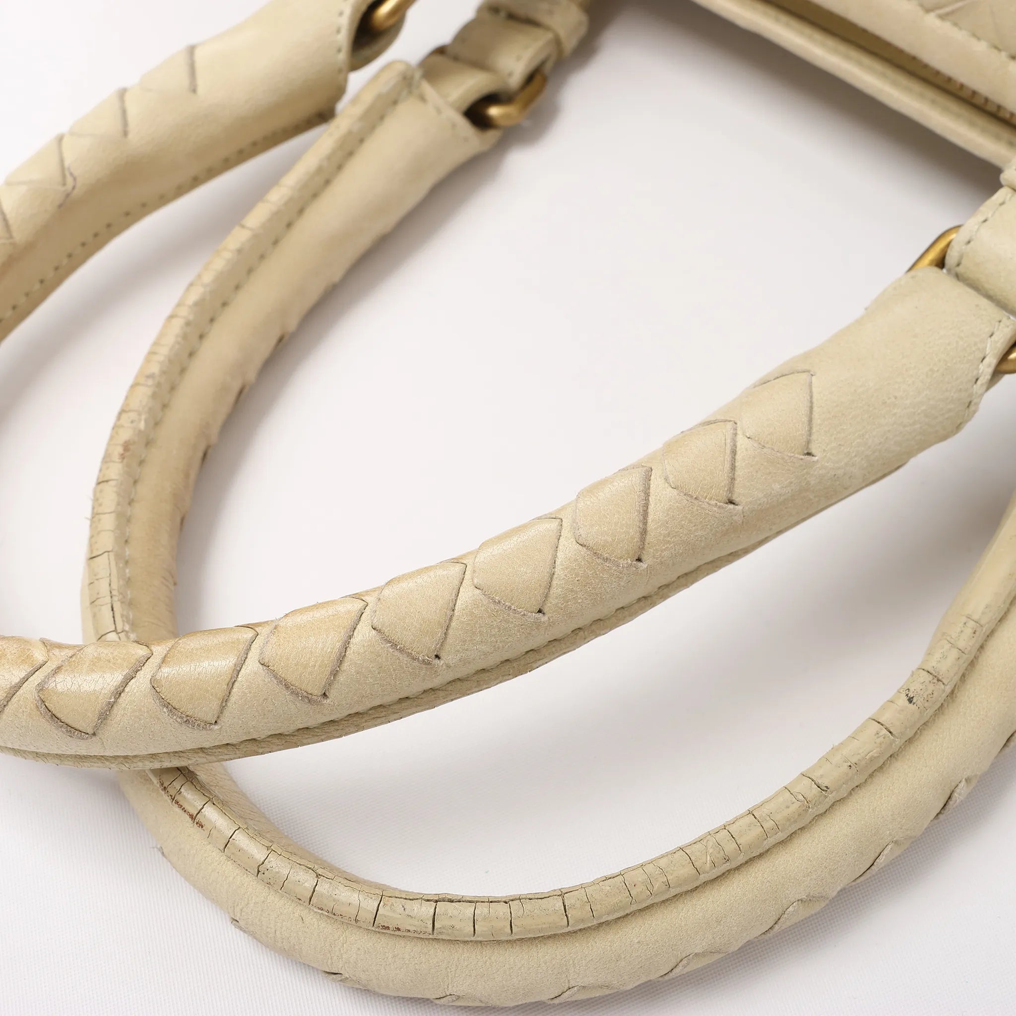 Bottega Veneta Montaigne  Intrecciato Leather Shoulder Bag in Beige 173398