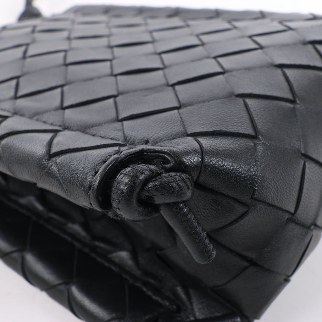 Bottega Veneta Intrecciato Leather Crossbody bag in Black