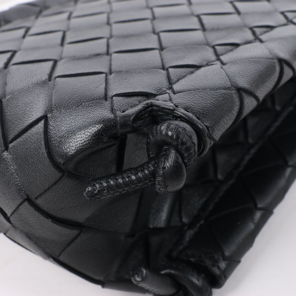 Bottega Veneta Intrecciato Leather Crossbody bag in Black