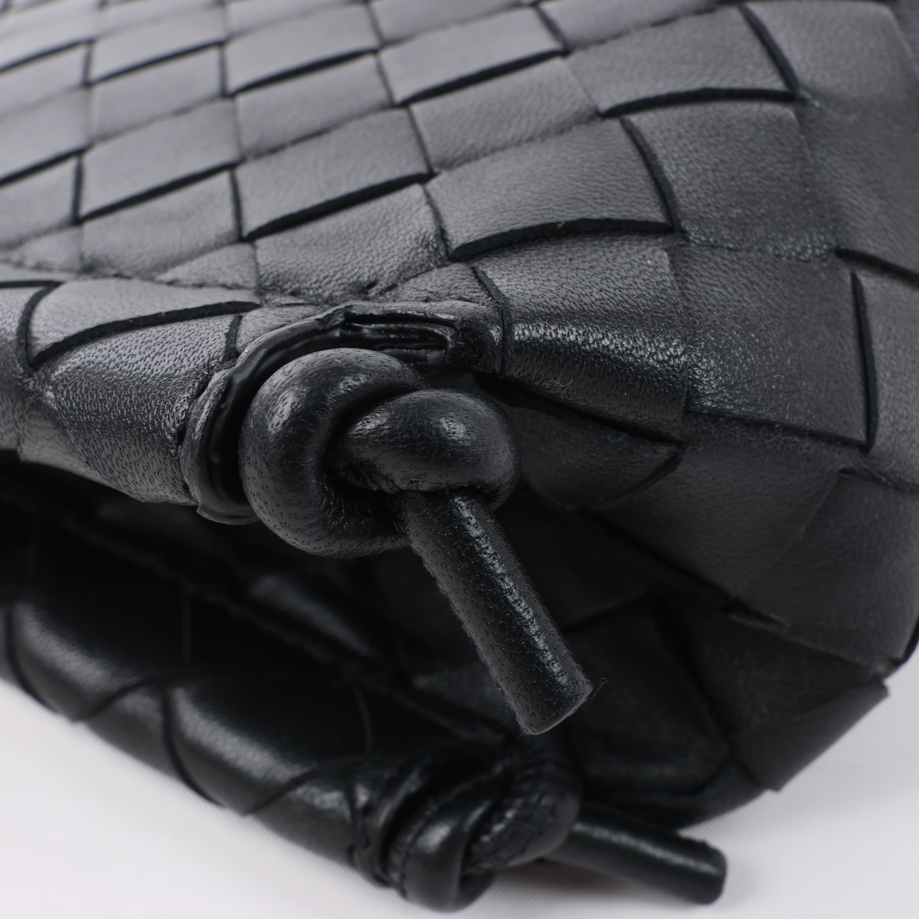 Bottega Veneta Intrecciato Leather Crossbody bag in Black