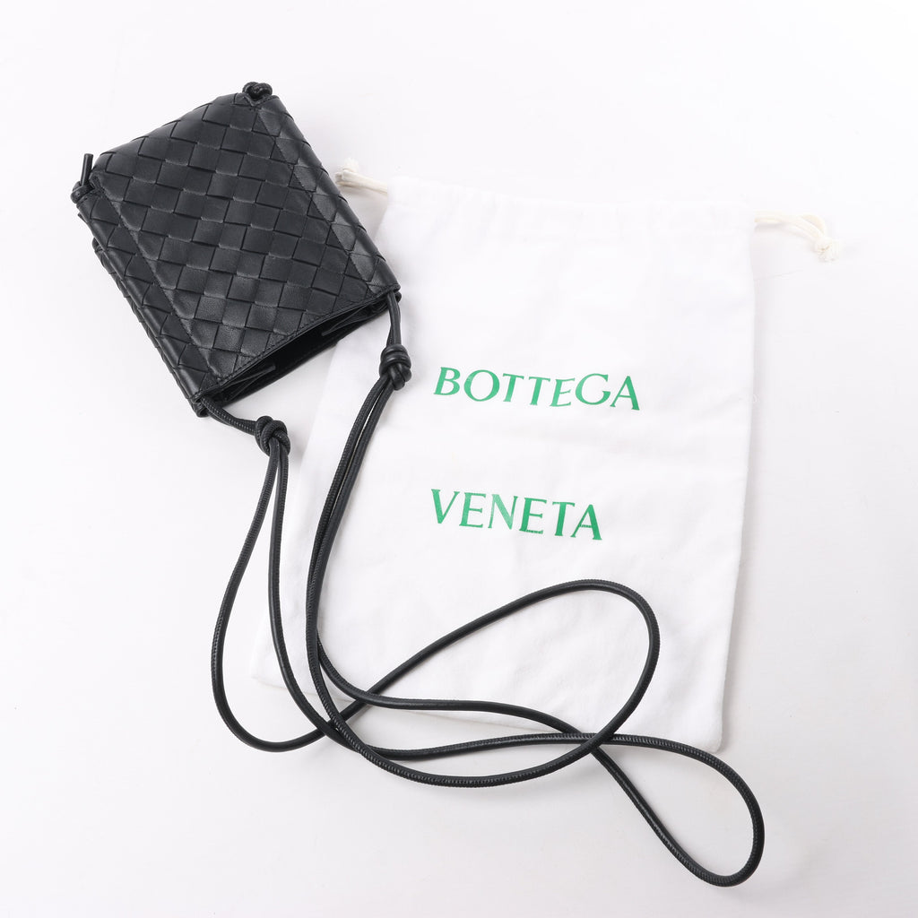 Bottega Veneta Intrecciato Leather Crossbody bag in Black