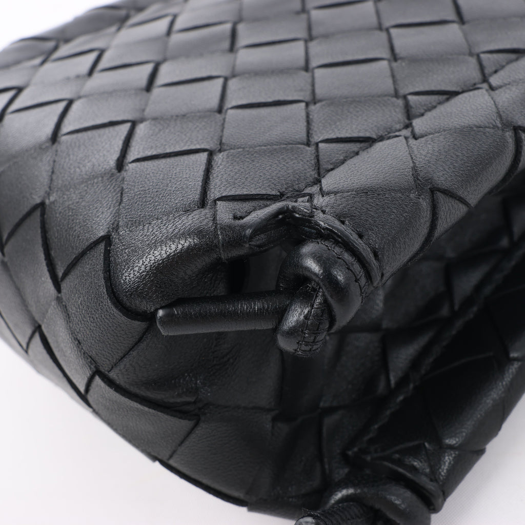 Bottega Veneta Intrecciato Leather Crossbody bag in Black