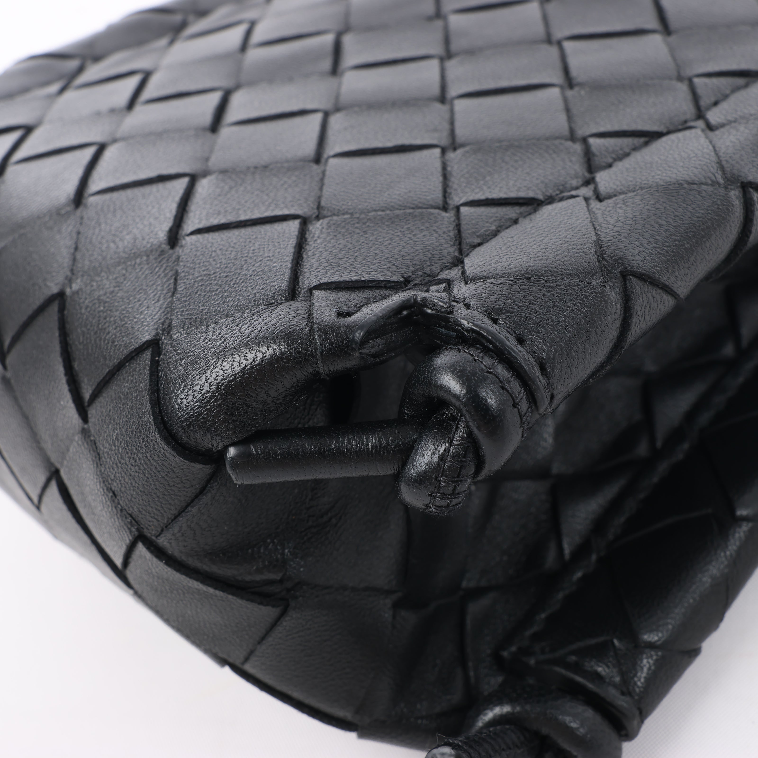 Bottega Veneta Intrecciato Leather Crossbody bag in Black