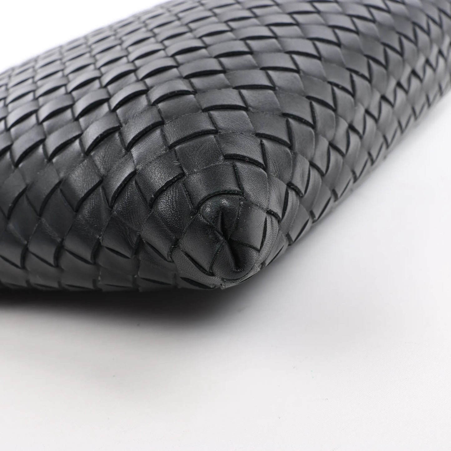 Bottega Veneta VN Umhängetasche aus Intrecciato-Leder in Schwarz