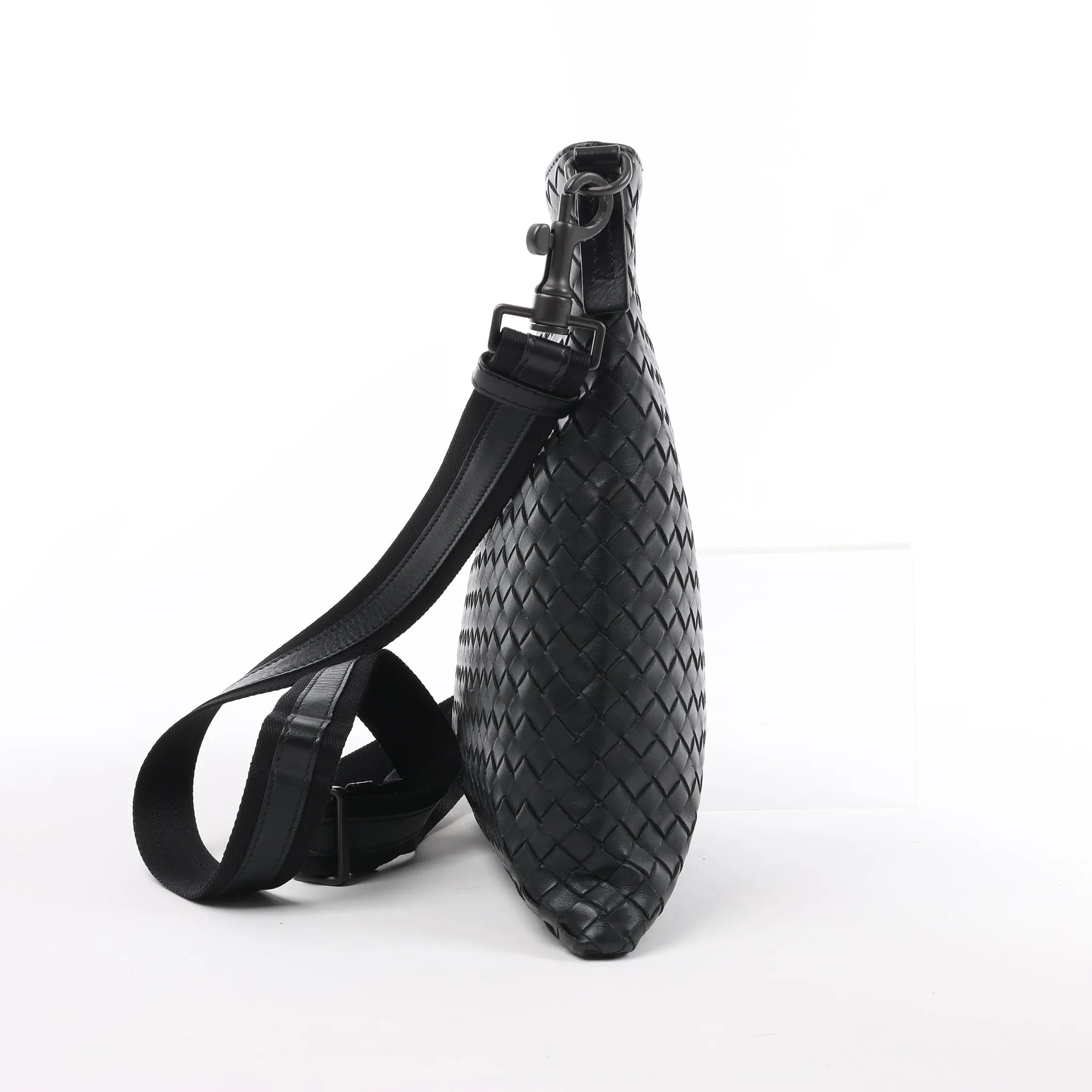 Bottega Veneta VN Intrecciato Leather Crossbody Messenger Bag in Black