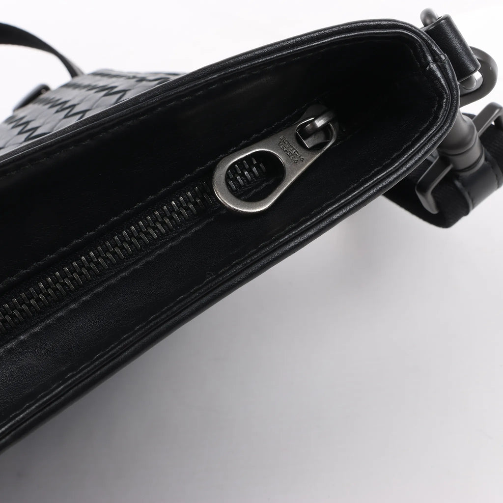 Bottega Veneta VN Intrecciato Leather Crossbody Messenger Bag in Black