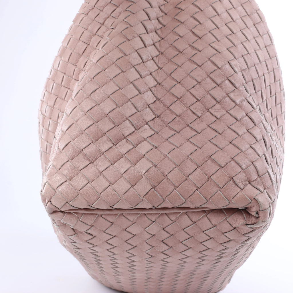 Bottega Veneta Intrecciato Leather Shoulder bag in Pink