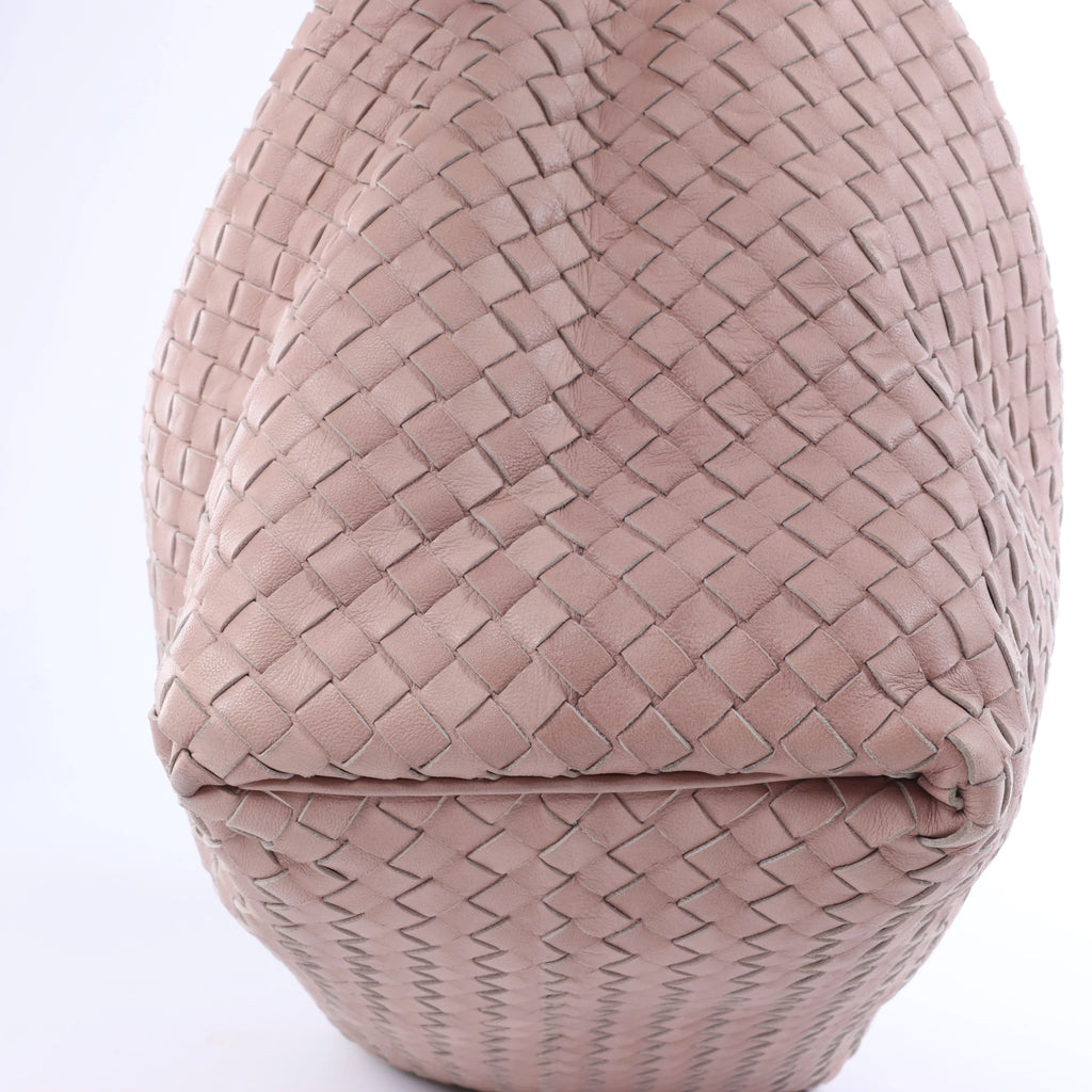 Bottega Veneta Intrecciato Leather Shoulder bag in Pink