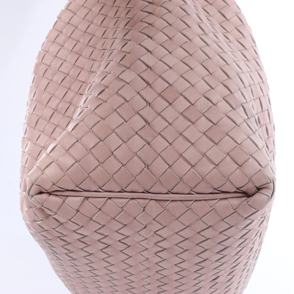 Bottega Veneta Intrecciato Leather Shoulder bag in Pink
