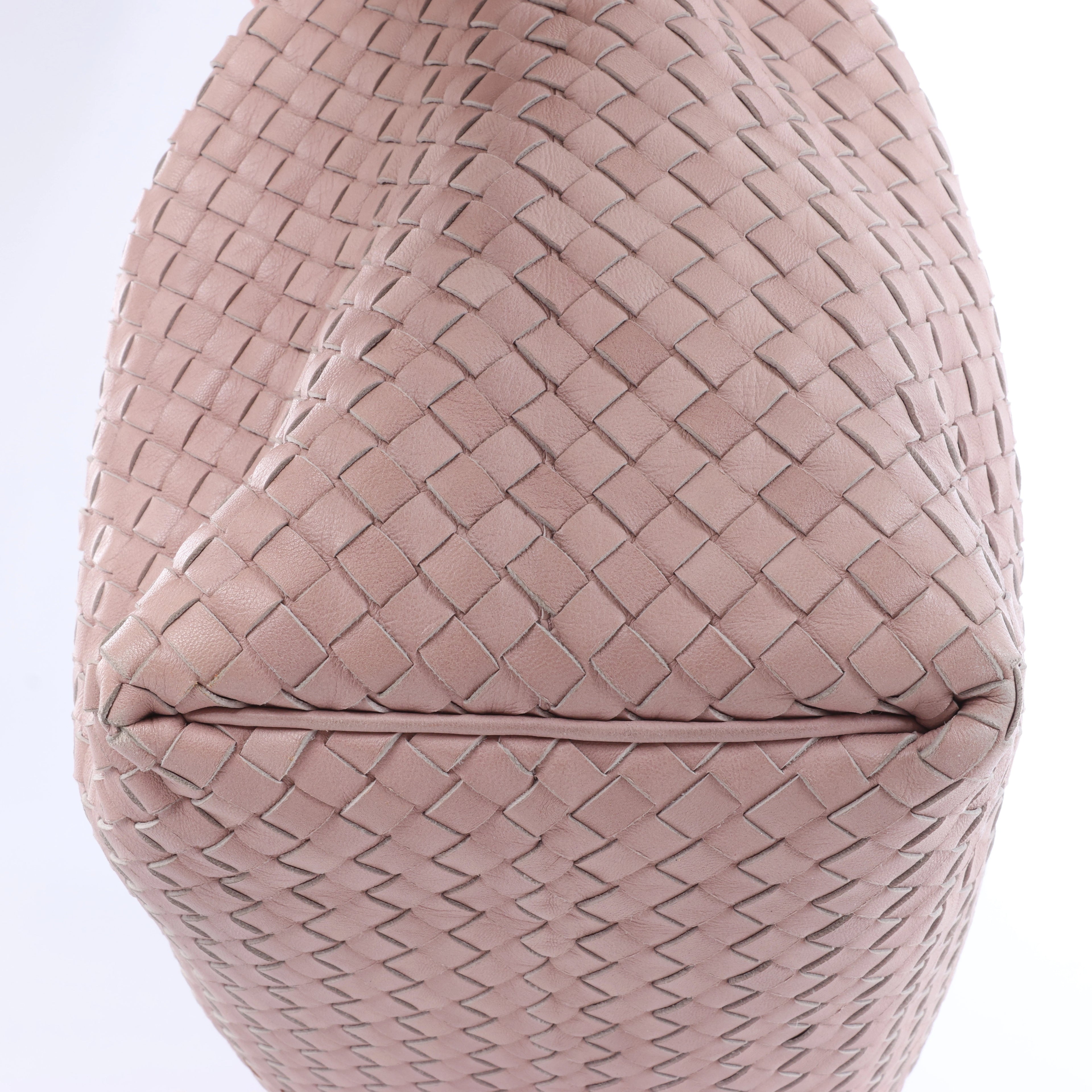 Bottega Veneta Intrecciato Leather Shoulder bag in Pink