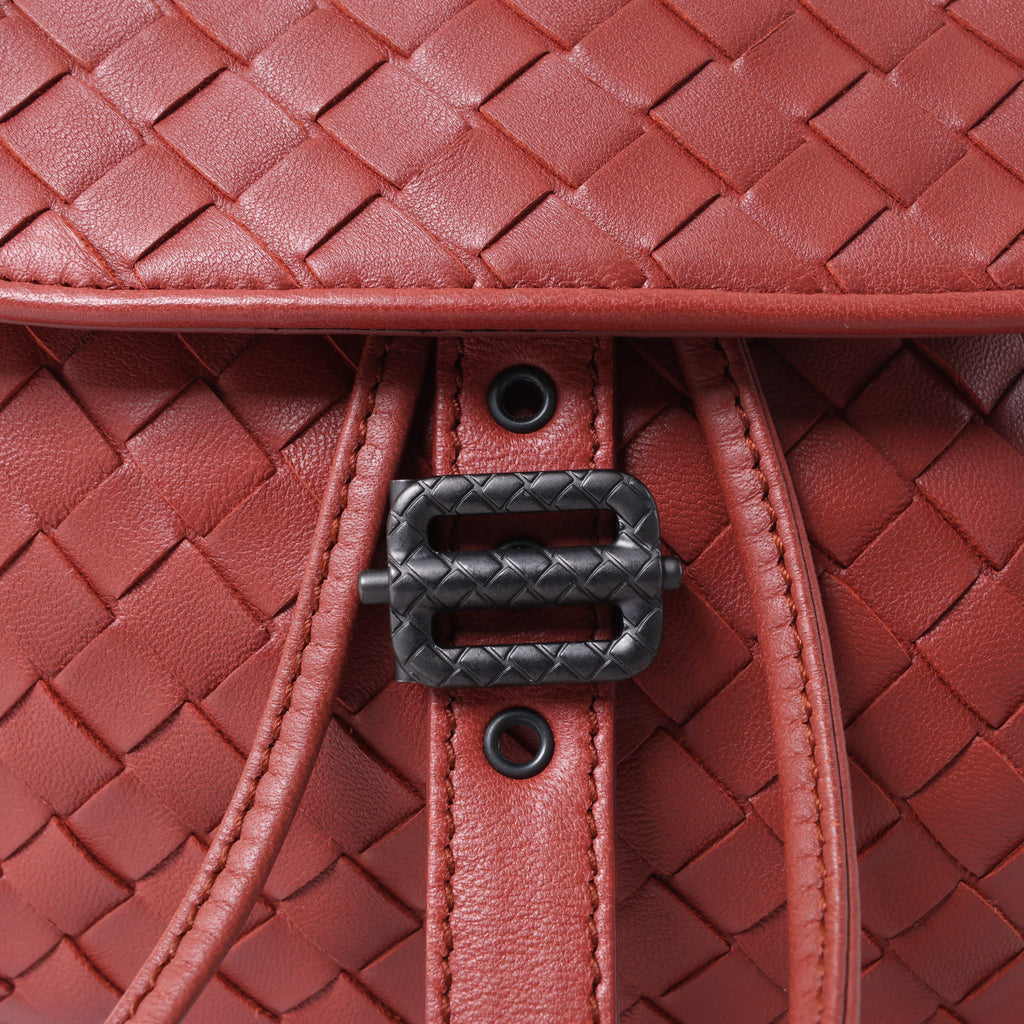 Bolso cruzado Bottega Veneta Cassette Maxi Intrecciato de piel en color beis