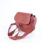 Bolso cruzado Bottega Veneta Cassette Maxi Intrecciato de piel en color beis