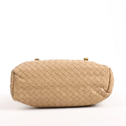 Umhängetasche aus Intrecciato-Leder von Bottega Veneta in Beige