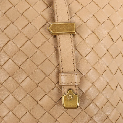 Umhängetasche aus Intrecciato-Leder von Bottega Veneta in Beige