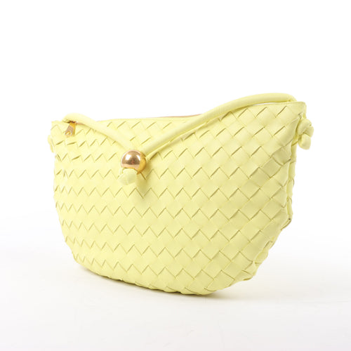 Bolso de hombro Bottega Veneta Intrecciato Medium Turns Pouch de piel en amarillo