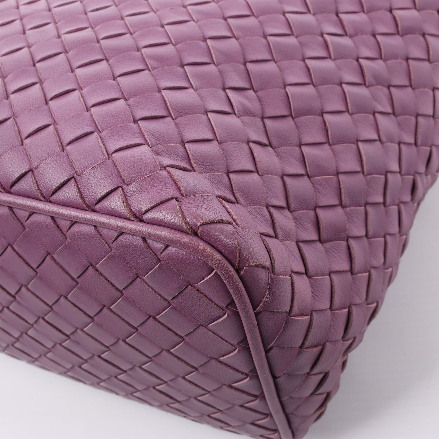 Bottega Veneta Sac à bandoulière en cuir Intrecciato en violet