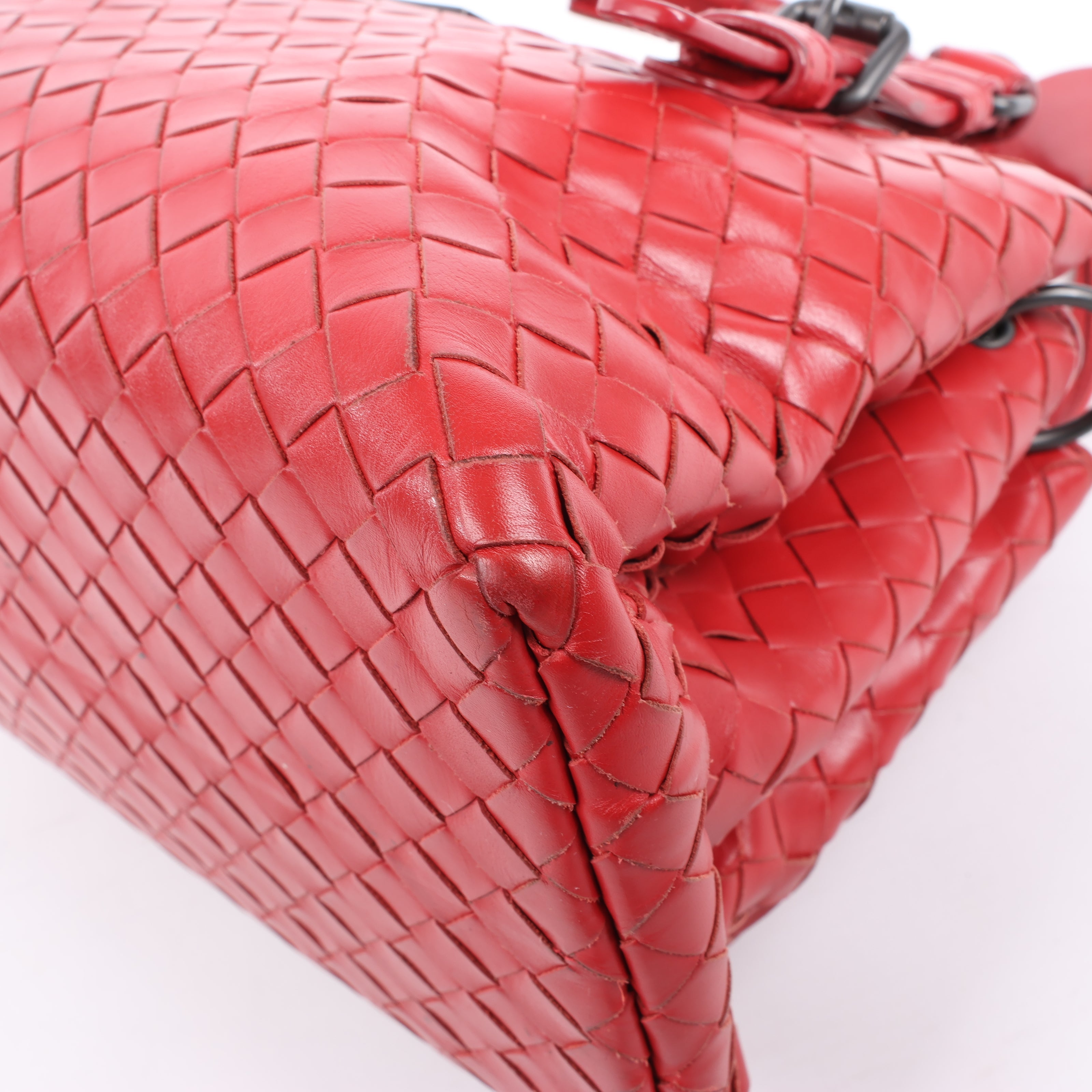 Bottega Veneta Intrecciato Roma Leather Handbag in Red