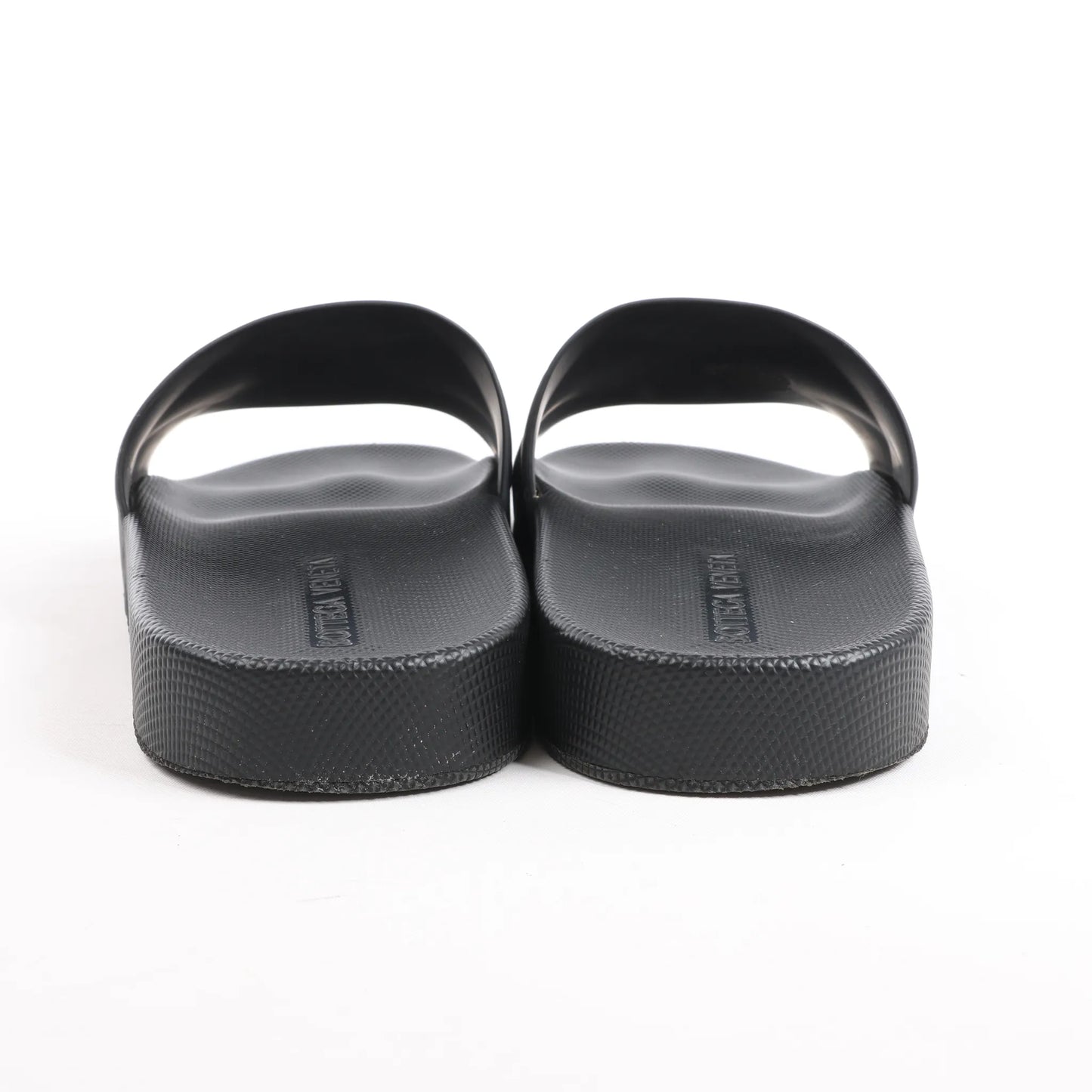 Bottega Veneta Intrecciato Rubber BV Flache Pantoletten in Schwarz, Größe 40 EU