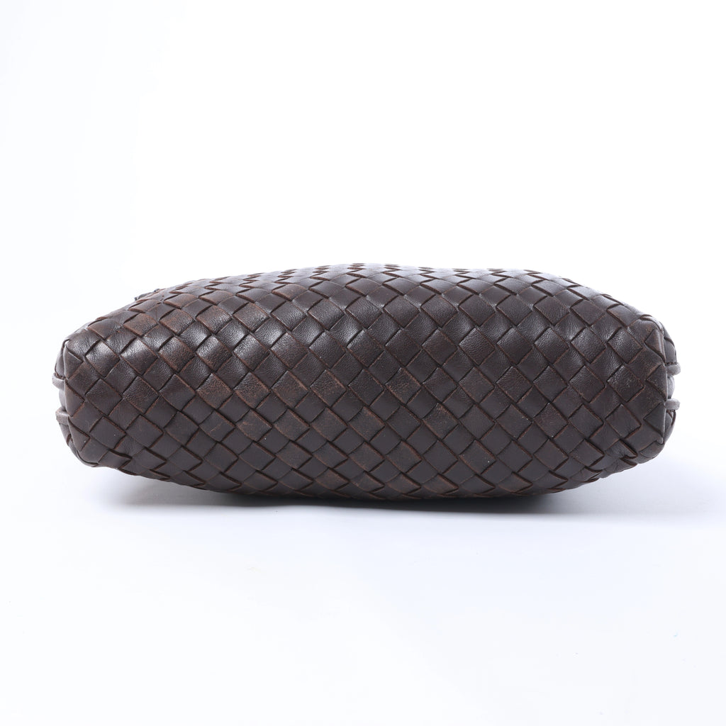 Bolso cruzado Bottega Veneta Cassette Maxi Intrecciato de piel en color beis
