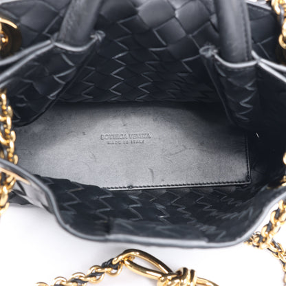 Bottega Veneta Intrecciato Petit sac à main 2 voies en cuir Andiamo en noir
