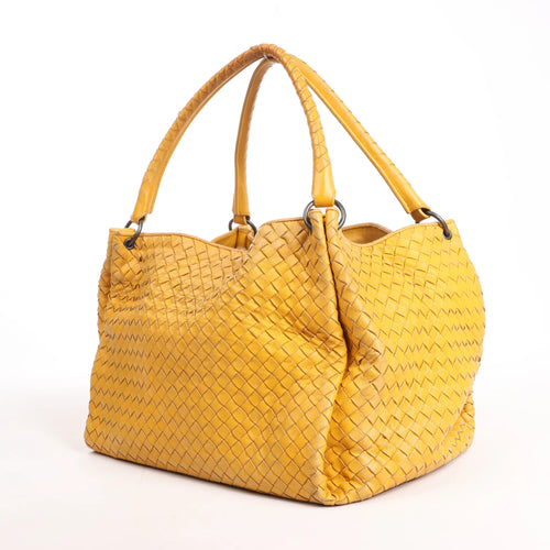 Bolso de hombro de cuero Intrecciato de Bottega Veneta en amarillo