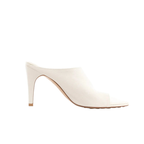 Side view of white Bottega Veneta leather mule with open toe, toe-ring detail, and slim high heel, size 39 EU.