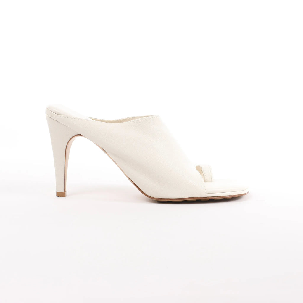 Bottega Veneta Mule Heel Toe Ring Leather in White, Size 39 EU