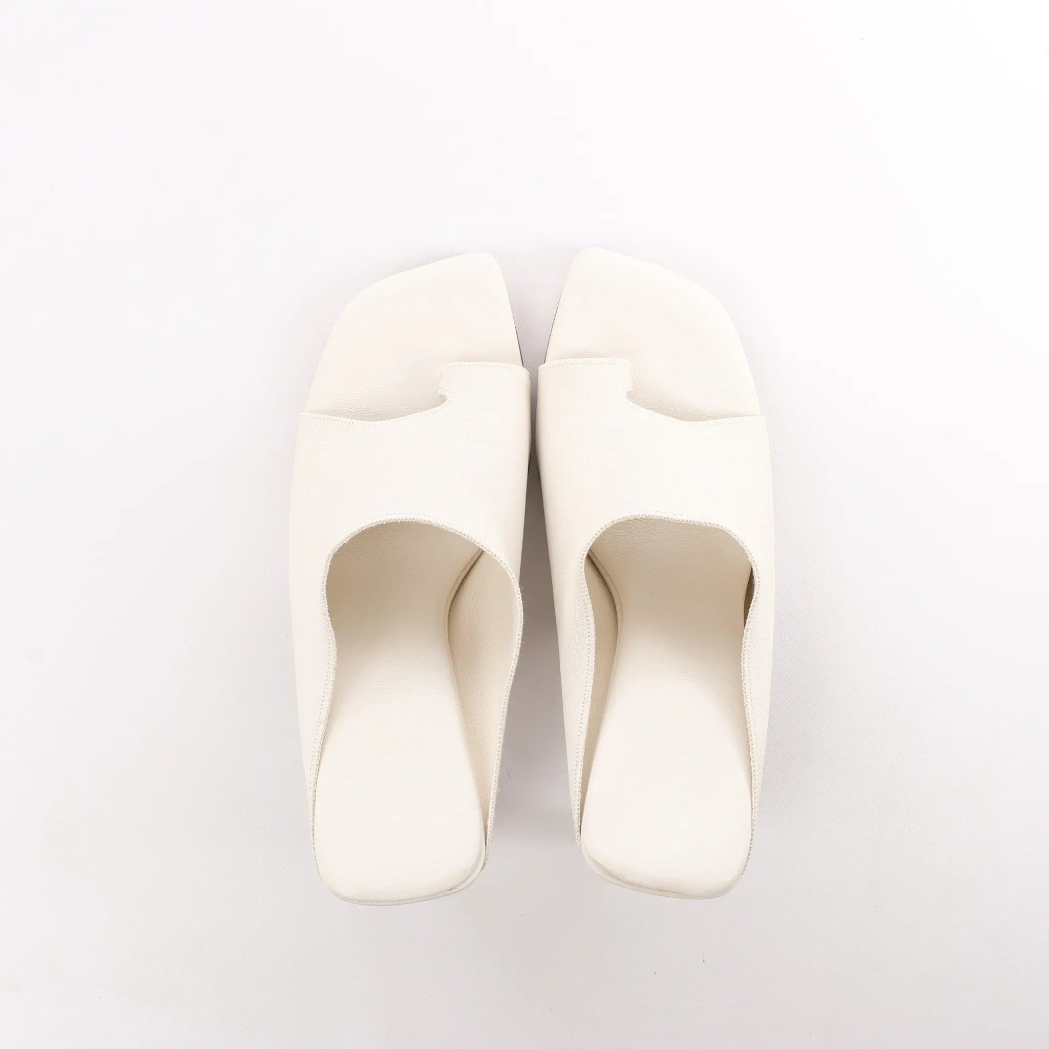 Bottega Veneta Mule Heel Toe Ring Leather in White, Size 39 EU