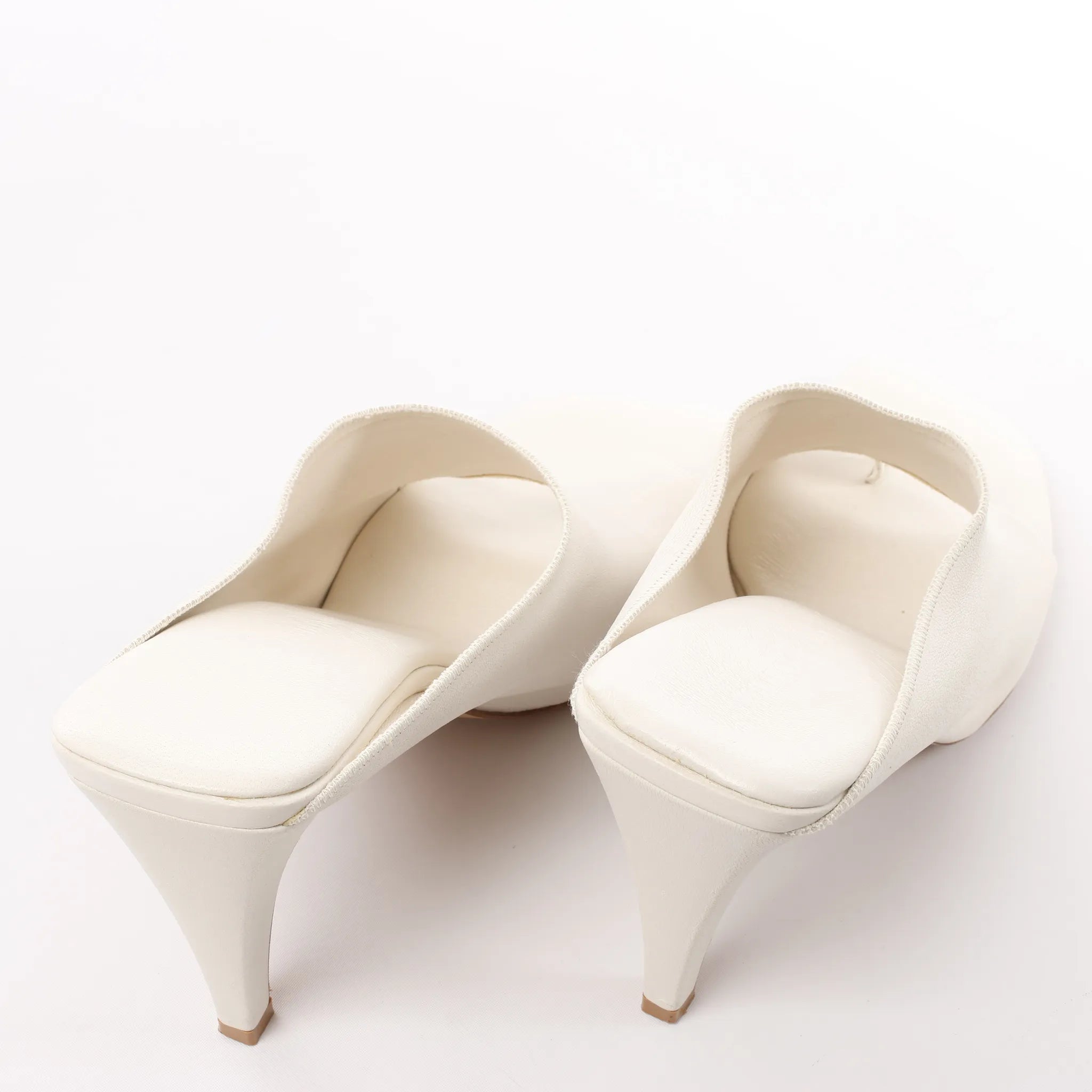Bottega Veneta Mule Heel Toe Ring Leather in White, Size 39 EU