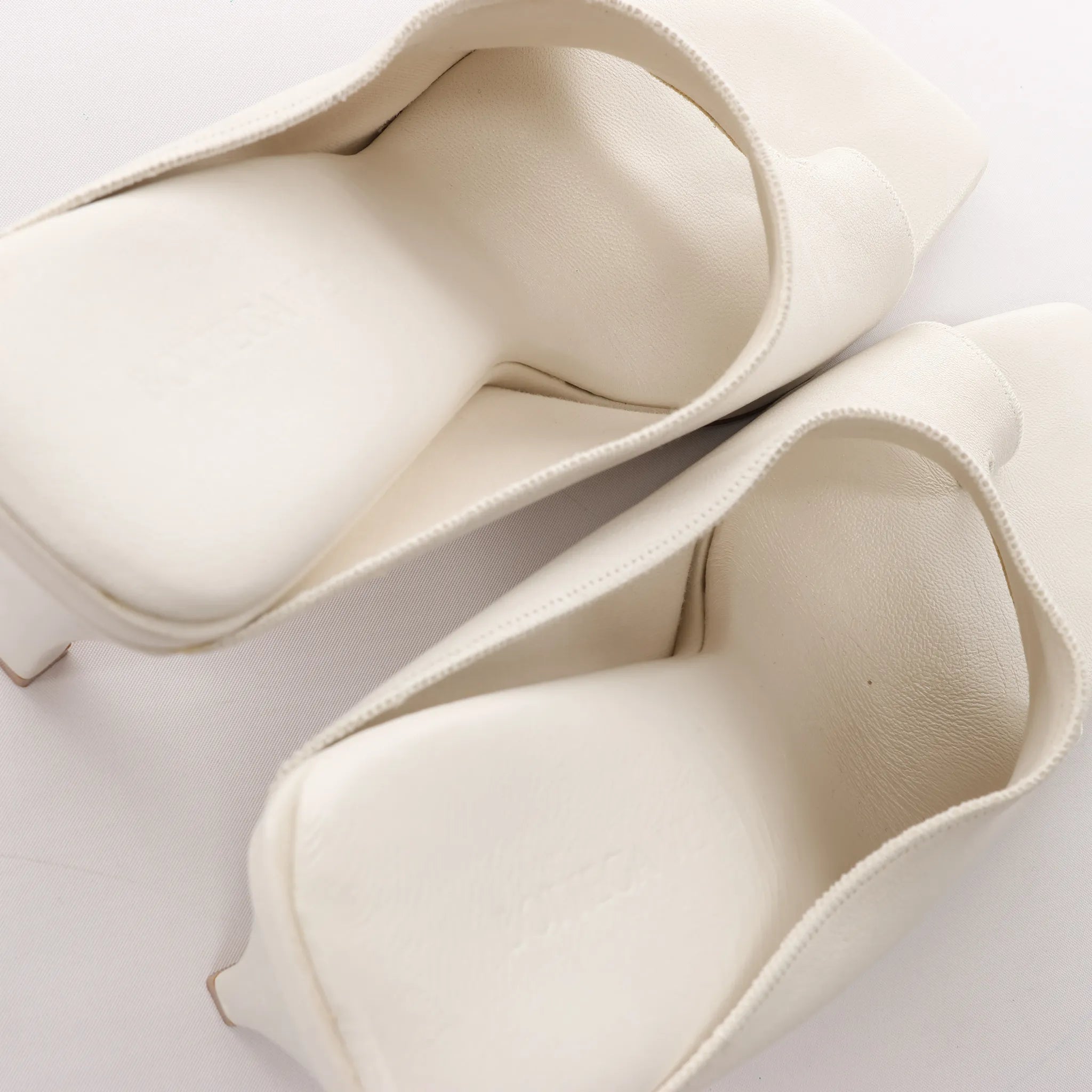 Bottega Veneta Mule Heel Toe Ring Leather in White, Size 39 EU