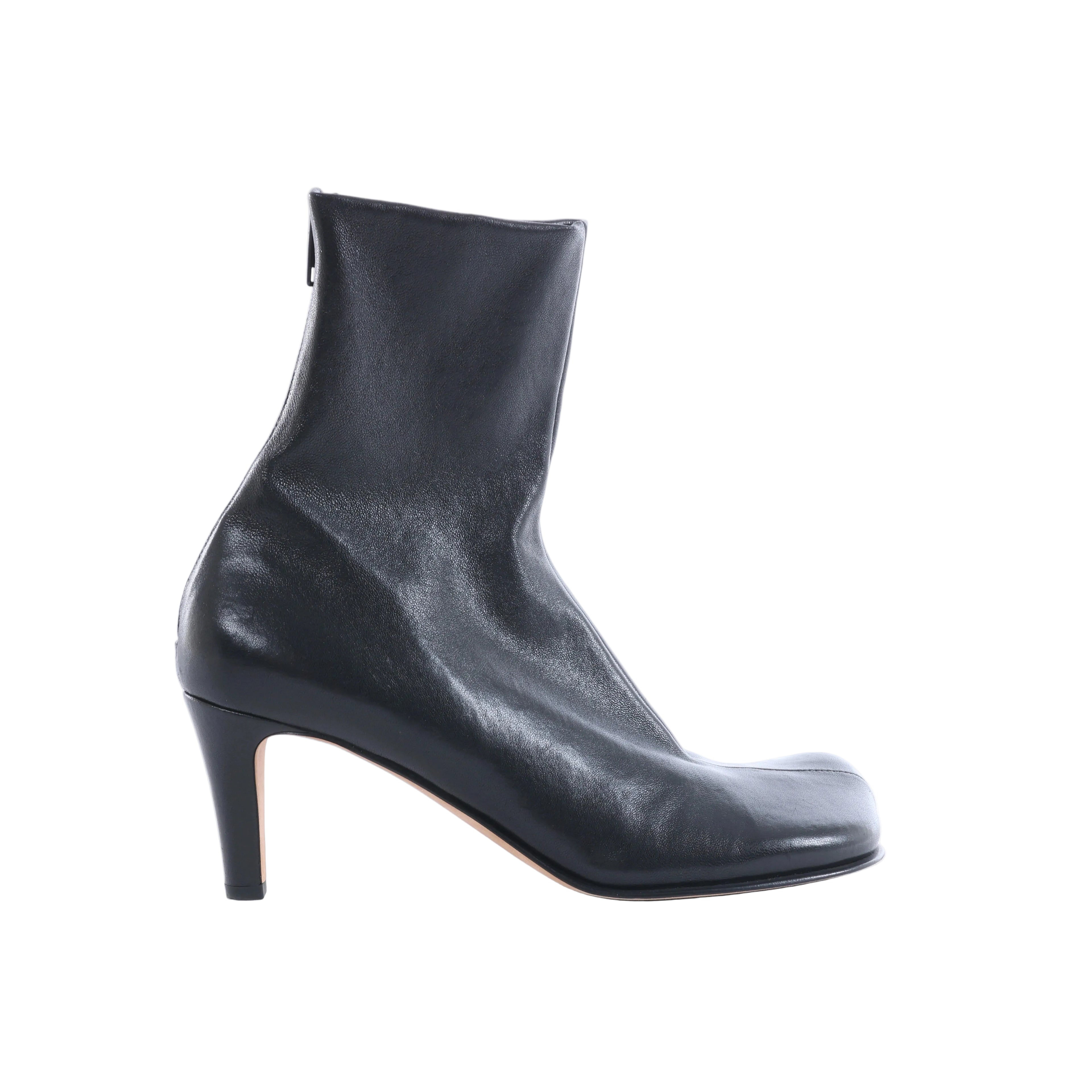 Bottega Veneta black leather ankle boot with smooth shaft, softly squared toe and slim mid-height heel.
