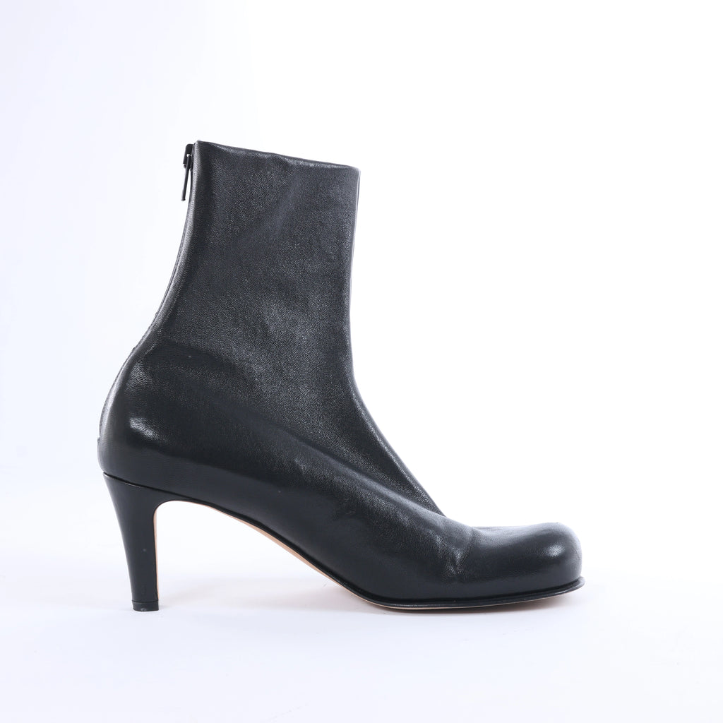 Bottega Veneta Leather Ankle Boots in Black ITZTQ99VEQTC, Size EU 38.5