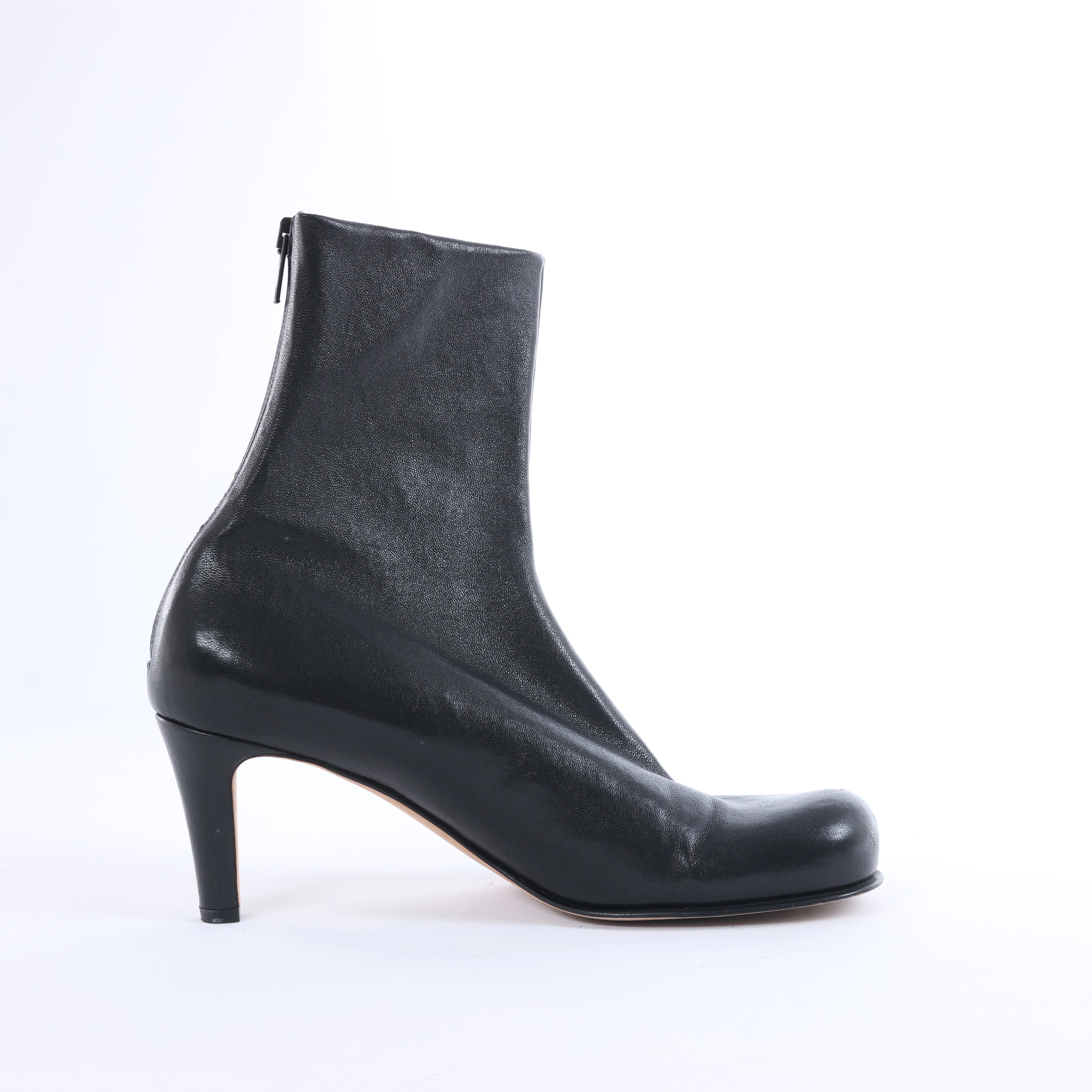 Bottega Veneta Leather Ankle Boots in Black ITZTQ99VEQTC, Size EU 38.5