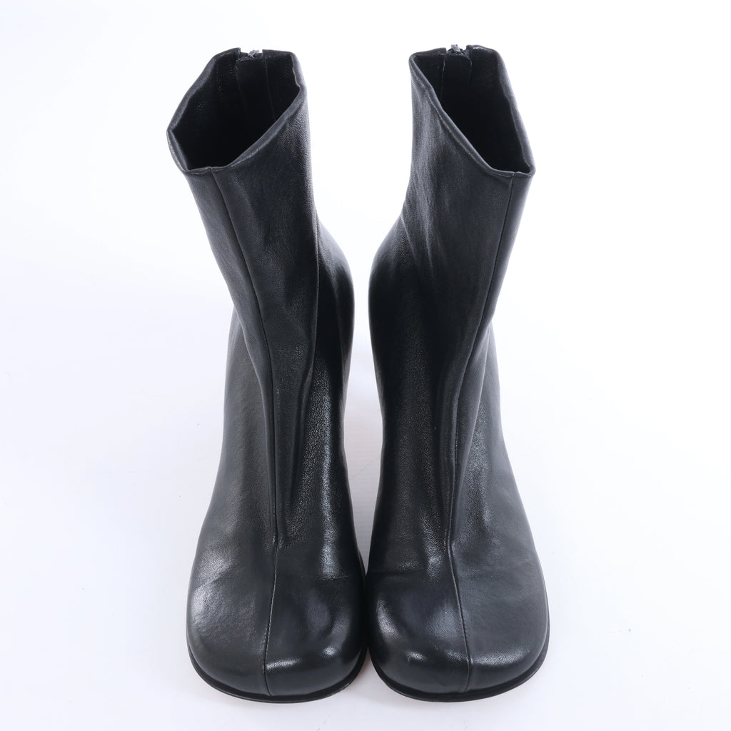 Bottega Veneta Leather Ankle Boots in Black ITZTQ99VEQTC, Size EU 38.5
