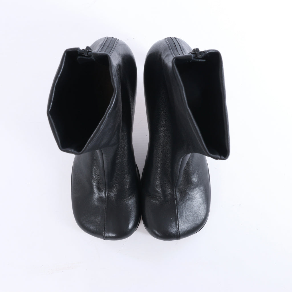 Bottega Veneta Leather Ankle Boots in Black ITZTQ99VEQTC, Size EU 38.5